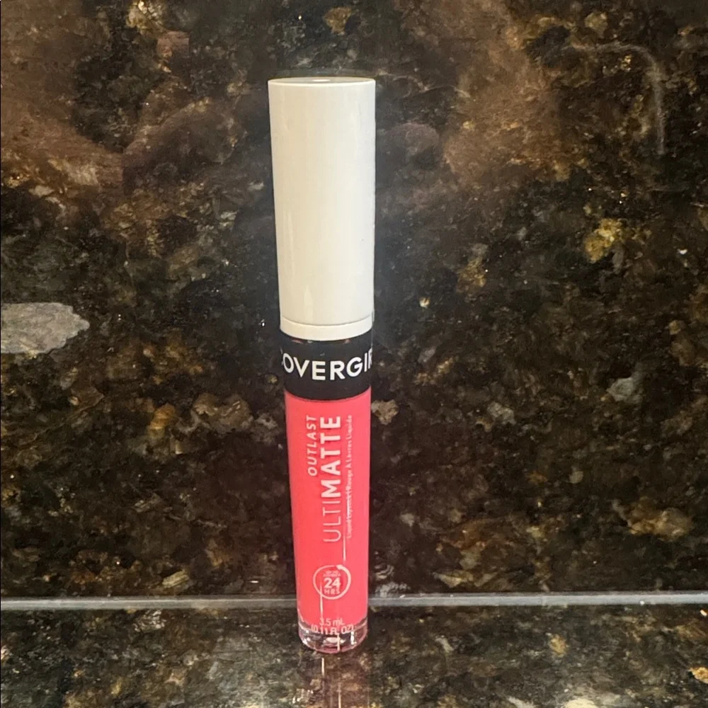 120 COVERGIRL Outlast Ultimatte One Step Liquid Lip Color - Strawberry‎ Spritzer